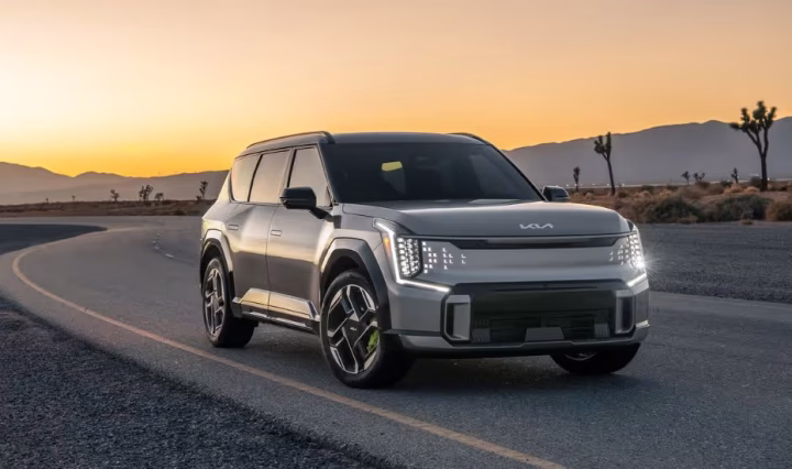 Kia EV9 GT-Line On the Road – Photo courtesy Kia